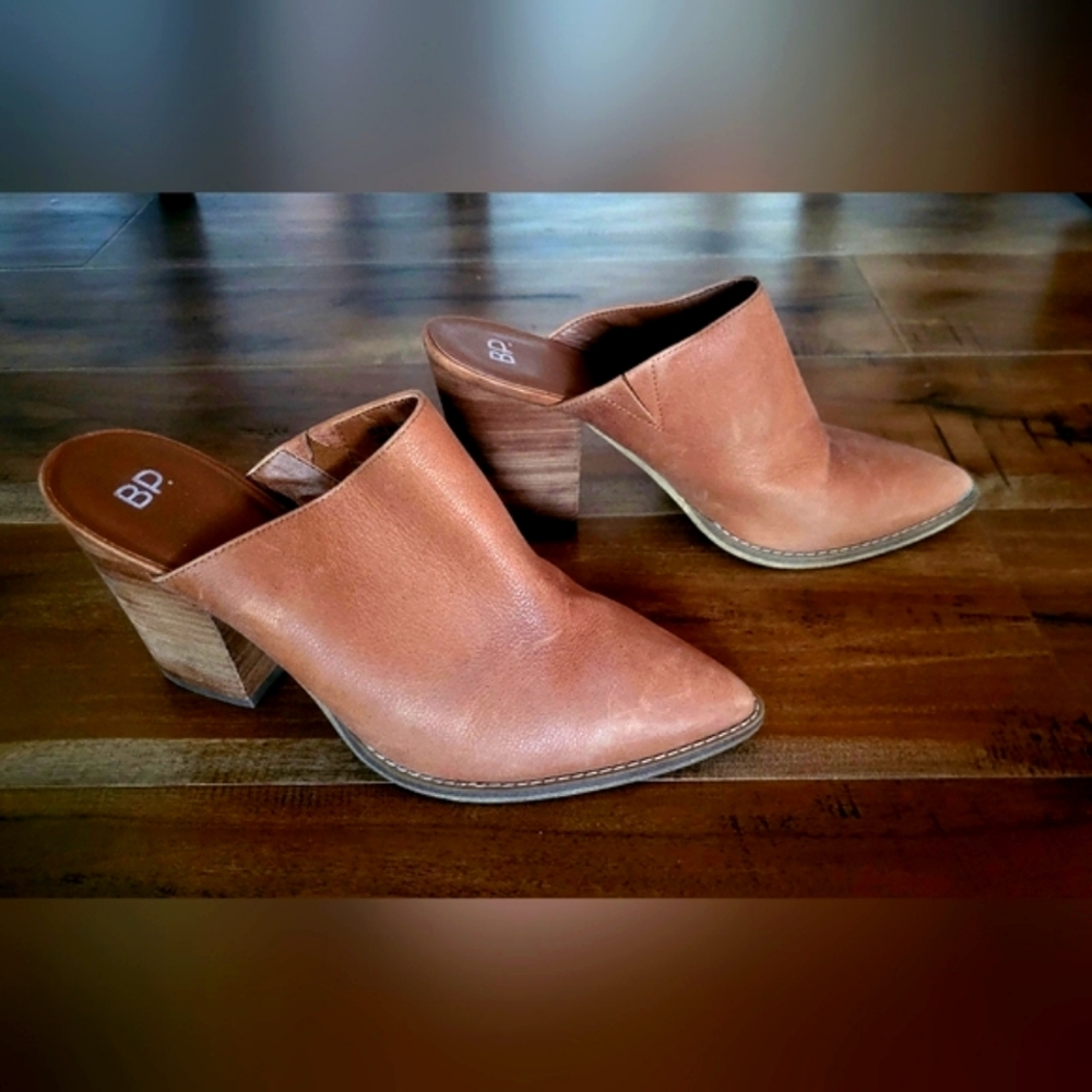 BP Tan Mules with Smooth Leather and Open Back.